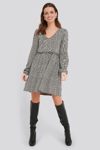 nakd_frill_detailed_check_oversize_dress_1100-002565-2197_03c.thumb.jpg.1257b9ead432f26f308c52c5a3c97f25.jpg