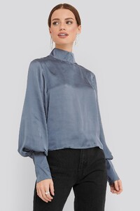 nakd_high_collar_satin_blouse_1017-000658-1501_02a.thumb.jpg.3d8d7c6da129bf13a3b23166a72a3035.jpg