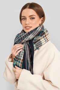 nakd_oversized_chunky_checked_scarf_1015-002418-0359_02l.thumb.jpg.20a0010bd51a8645980afd6f72bac1c6.jpg