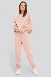 nakd_raw_hem_cropped_sweatshirt_1018-004884-0015_03c.thumb.jpg.0ce71edc1276d44f7b1bc11558f8f323.jpg