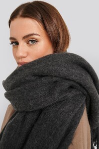 nakd_soft_braided_tassel_scarf_1015-002424-0366_02l.thumb.jpg.b1ddbd73f1ecf9987ee4a61419ec2bf3.jpg
