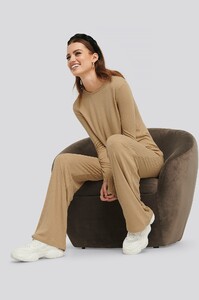 nakd_soft_ribbed_roundneck_long_sleeve_1044-000085-0005_04c.thumb.jpg.14de892746fd14c33245216d35db993e.jpg