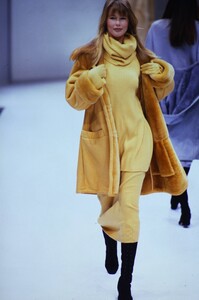 salvatore-ferragamo-fw-1993.thumb.jpg.a94cfdb78b671ba0f0df00836b53f142.jpg