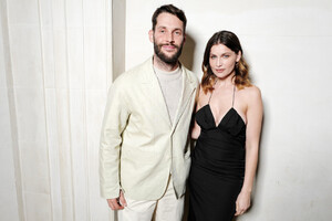 simon-porte-jacquemus-and-laetitia-casta.thumb.jpg.a07d73a8b7bea8c9d3101ae1855755e4.jpg