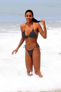 tina-kunakey-in-a-bikini-on-the-beaches-of-rio-01-29-2020-6.jpg