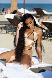 winnie-harlow-in-a-bikini-on-the-beach-in-miami-01-01-2020-11.jpg