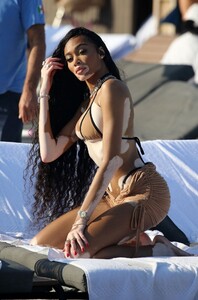 winnie-harlow-in-a-bikini-on-the-beach-in-miami-01-01-2020-15.jpg