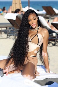 winnie-harlow-in-a-bikini-on-the-beach-in-miami-01-01-2020-18.jpg