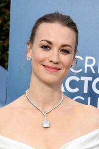 yvonne-strahovski-screen-actors-guild-awards-2020-0.jpg