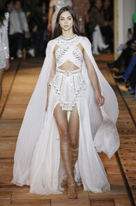 zuhair-murad-couture-spring-2020-paris-fashion-week-pfw001046.thumb.jpg.74b951a983e05c32728c60409a436900.jpg