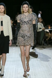 -00018-Marc-Jacobs-MJI_RUNWAY_Fall2020_Look18_KIKI.thumb.jpg.32125ee36f4d777061434fbaeb813f41.jpg