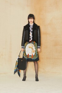 00002-BURBERRY-COLLECTION-PRE-FALL-2020.jpg