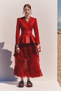 00002-McQueen-Resort-SS20.thumb.jpg.8617558f3d7adb56a0363cf522f433e1.jpg