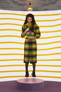 00003-Red-Valentino-RTW-Fall-20.thumb.jpg.8c352f37b954270dbe54a437c43e73c0.jpg