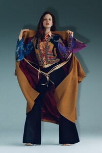 00008-FRANCOISE-FALL-20-RTW-CREDIT-IMAGE-GROUPE.thumb.jpg.db8da78c7382bb5910ce1c15d62b4747.jpg