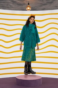 00015-Red-Valentino-RTW-Fall-20.thumb.jpg.70eec912a2a8cf7321f739b31e631ce6.jpg