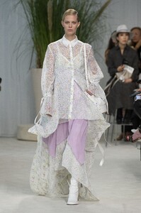 00018-Loewe-SS20-Ready-To-Wear.thumb.jpg.de8a3fbc4d6293800df079adb40fa36e.jpg