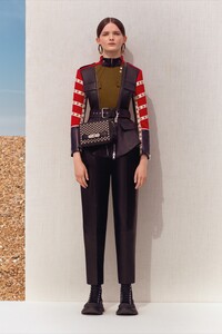00018-McQueen-Resort-SS20.thumb.jpg.06f498418668732c93f851130bb9c9b3.jpg