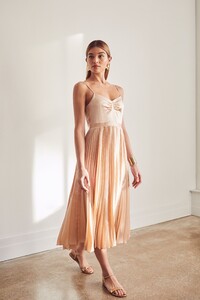00019-Laura-Garcia-Ready-to-wear-Fall20.thumb.jpg.995c95def46220f80448a5d4eb6d7860.jpg