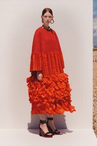 00020-McQueen-Resort-SS20.thumb.jpg.30fe5ffc8ed6768021cc921496cbe931.jpg