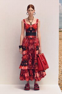 00023-McQueen-Resort-SS20.thumb.jpg.8c10cc85b688ff04066ec8678e618995.jpg