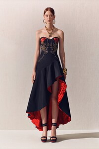 00030-McQueen-Resort-SS20.thumb.jpg.9bb4a141a7302335dea8a86a3e52424a.jpg
