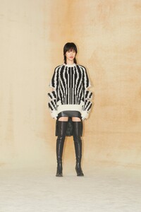 00040-BURBERRY-COLLECTION-PRE-FALL-2020.jpg