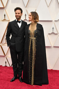 1004060762_NataliePortman92ndAnnualAcademyAwardsCBmz3FS1mlOx.thumb.jpg.64bce17b5da1337b078c186baa4cd5cc.jpg