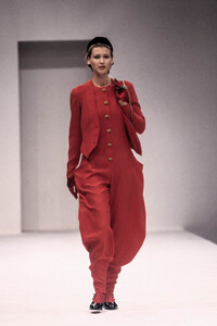 1007331607_EmporioArmani1993WomenRTW55.thumb.jpg.187af56f29b7b2c174fee37bd1d648c3.jpg