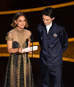 1011068636_NataliePortman92ndAnnualAcademyAwards_5L5WfYjSVDx(1).thumb.jpg.ef8c3fed1a7adcf6b1040c9976234fd8.jpg