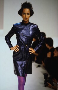 102940463_veronique-leroy-fw-1995(1).thumb.jpg.c0c444f05820f94eb17f97742c739b08.jpg