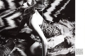 Vogue Italia (October 2005) - Wild Elegance - 007.jpg
