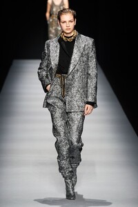 Deirdre Firinne Alberta Ferretti Fall 2020 RTW MFW 1.jpg