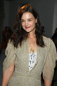 Katie+Holmes+Chloe+Front+Row+Paris+Fashion+7wQ1bhIR2nNx.jpg