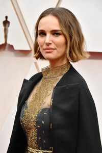 1054446961_NataliePortman92ndAnnualAcademyAwardsPzS3sTrNOb0x.thumb.jpg.2cb78bc205da66bb1ada73f7861469d1.jpg
