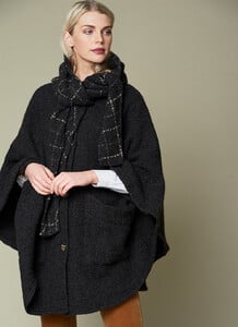 branigan lisa oak check cape 01.jpg