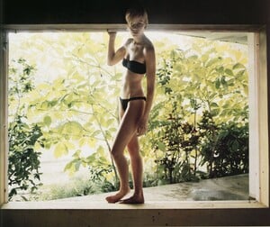 Vogue Paris May 2001 Soleil Noir P3.jpg