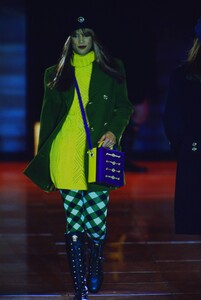1078727183_versace-fw-1993(5).thumb.jpg.42fbd344e42736b540995471149e057b.jpg