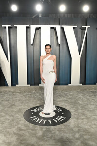 1081733720_LilyAldridge2020VanityFairOscarPartymyyYt0M7hUIx.thumb.jpg.853c19a435f627ac3b2de04d619d8e79.jpg