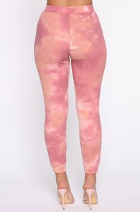 11-11-19_Studio_3_RM_RE_PR_10-42-07_10__ATB0027_Pink_0826_EH.jpg