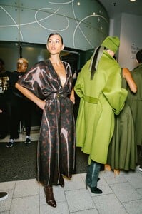 11-brandon-maxwell-backstage-fw20-corey-tenold.thumb.jpg.1aae8eeda79010414e657c116b1465dd.jpg