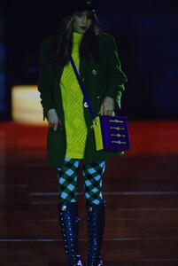 1107369646_versace-fw-1993(4).thumb.jpg.073056e56ea88e399fb137a581ab6c23.jpg