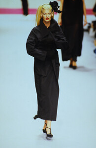 1111108208_chanel-fw-1995(14).thumb.jpg.a63ed3f1ba81cb612d7de8635a0f4dd5.jpg