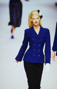 1118678479_chanel-fw-1995(10).thumb.jpg.1b8b0b3225a8dd11a4ec7d89f9fb3963.jpg