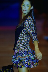 1122107469_versace-ss-1993(11).thumb.jpg.3a2aada834d697022144712265082ee2.jpg