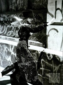 ARCHIVIO - Vogue Italia (October 2006) - A Total Decorative Look - 009.jpg