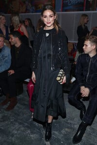 Olivia+Palermo+e1972+Front+Row+February+2020+VMJPgVmWtJQx.jpg