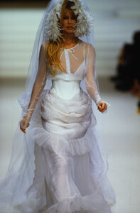 1134959031_chanel-hc-ss-1994(4).thumb.jpg.5667a3f3c1c83c90468de31ed76265d2.jpg