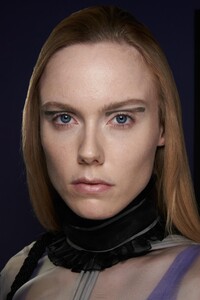 1143445312_backstage-defile-prada-automne-hiver-2020-2021-milan-coulisses-35(1).thumb.jpg.073bf9a942e74b523093091a81283b97.jpg
