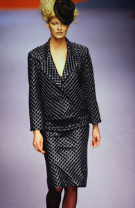 119838679_karl-lagerfeld-fw-1995(42).thumb.jpg.020f95b8dcc3c0cebddd8792f15a0dfc.jpg